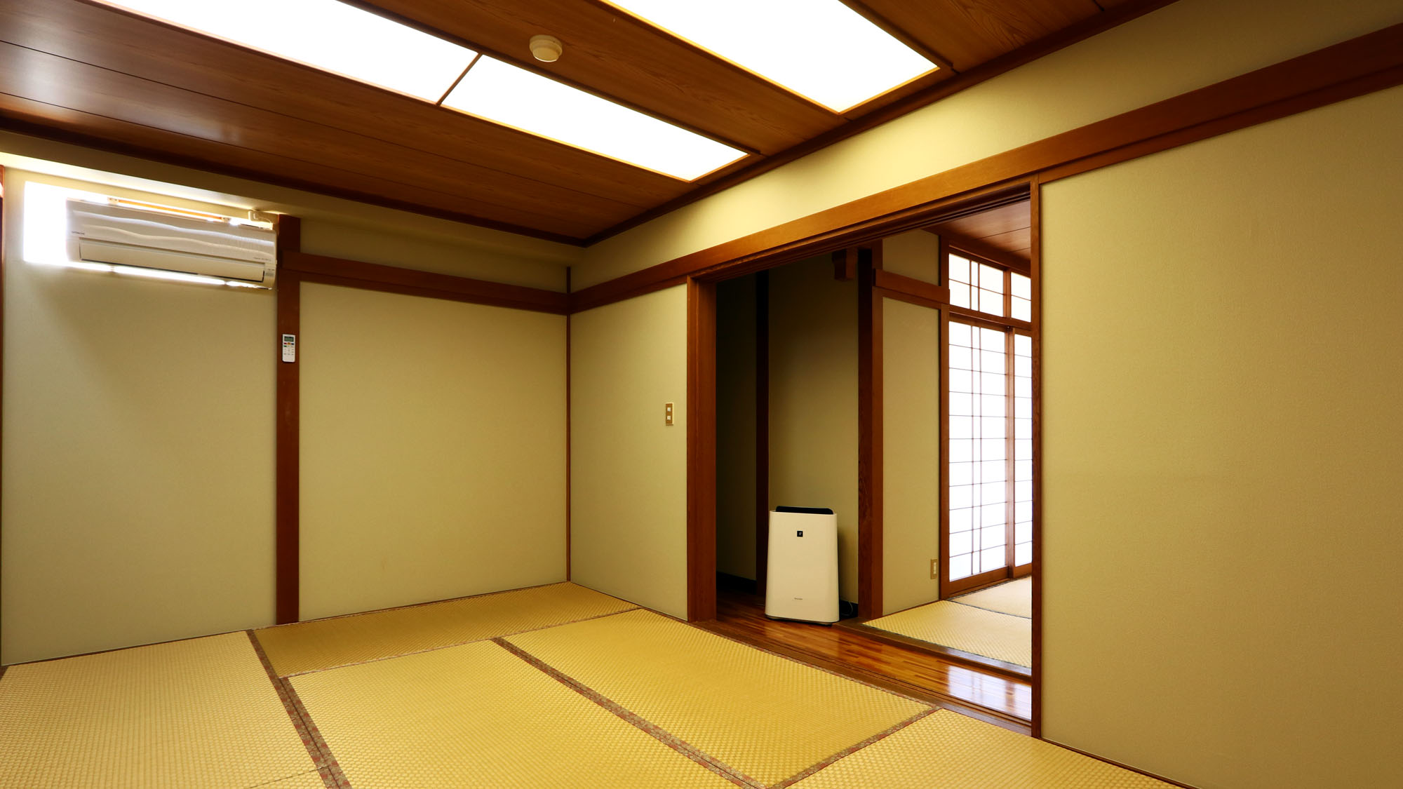 おまかせ和室：広々の二間和室でのんびりできる客室の一例