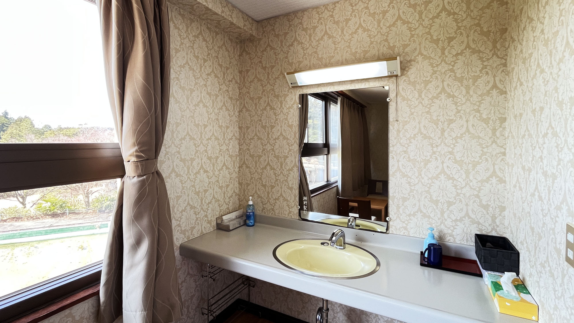 おまかせ和室：人数によって泊まれる和室12畳の客室の一例　　　　　