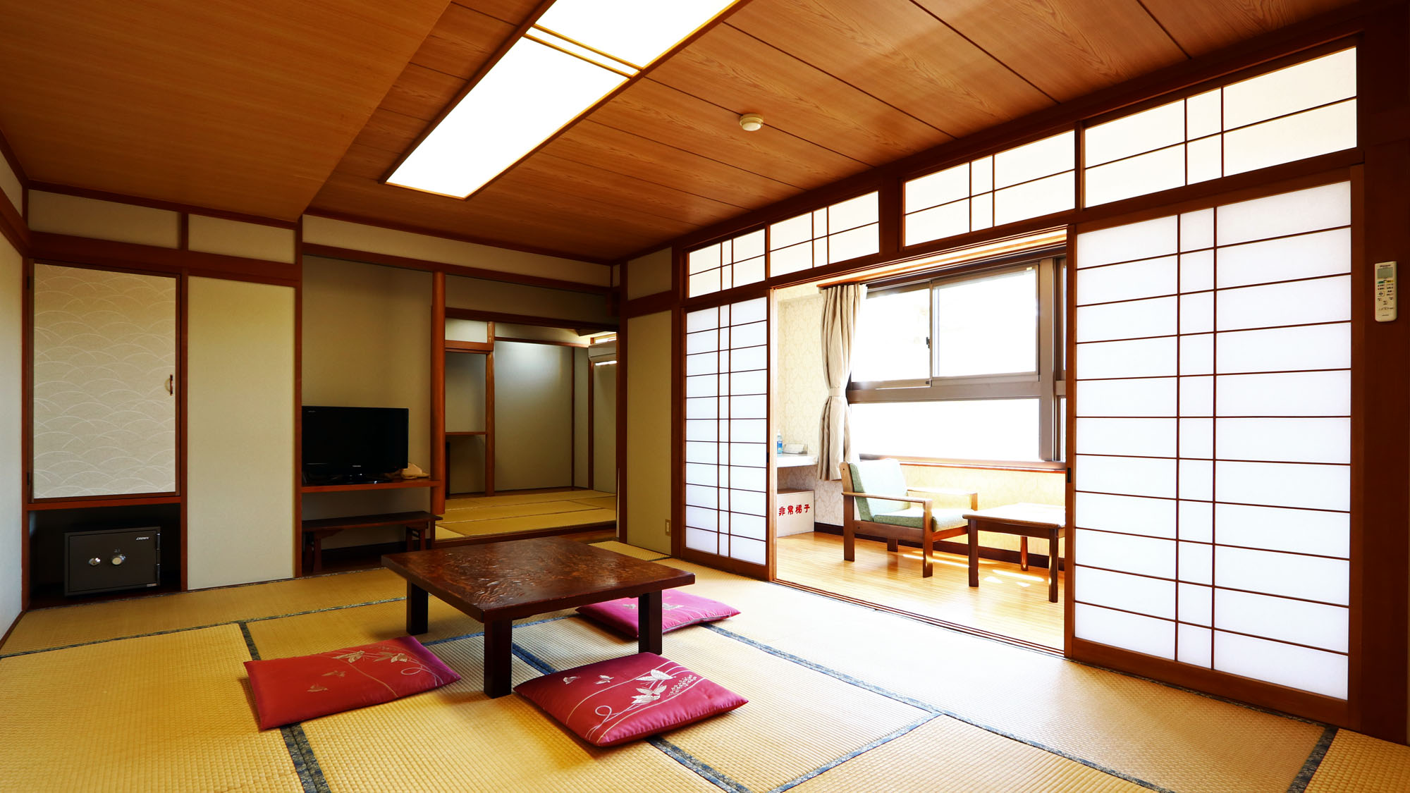 おまかせ和室：広々の二間和室でのんびりできる客室の一例