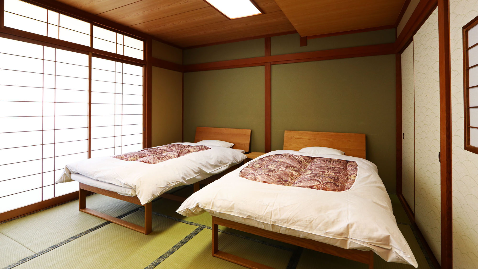 オプション：お布団ではなくシングルベッドに変更可能！事前申出が必須