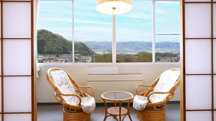 【禁煙◆和室10畳】北信五岳を望む部屋　眺望の良いお部屋です