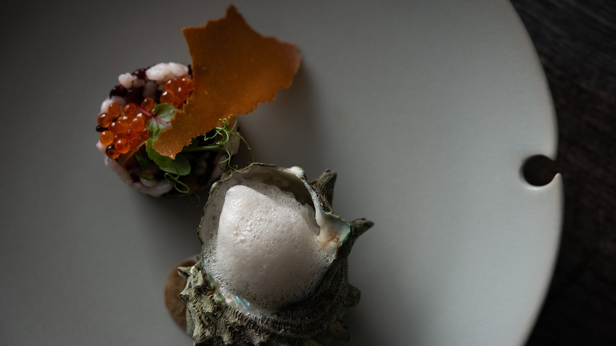 【HANARÉ】石垣島の自然の恵みと歴史の積み重なりを表現　※料理一例