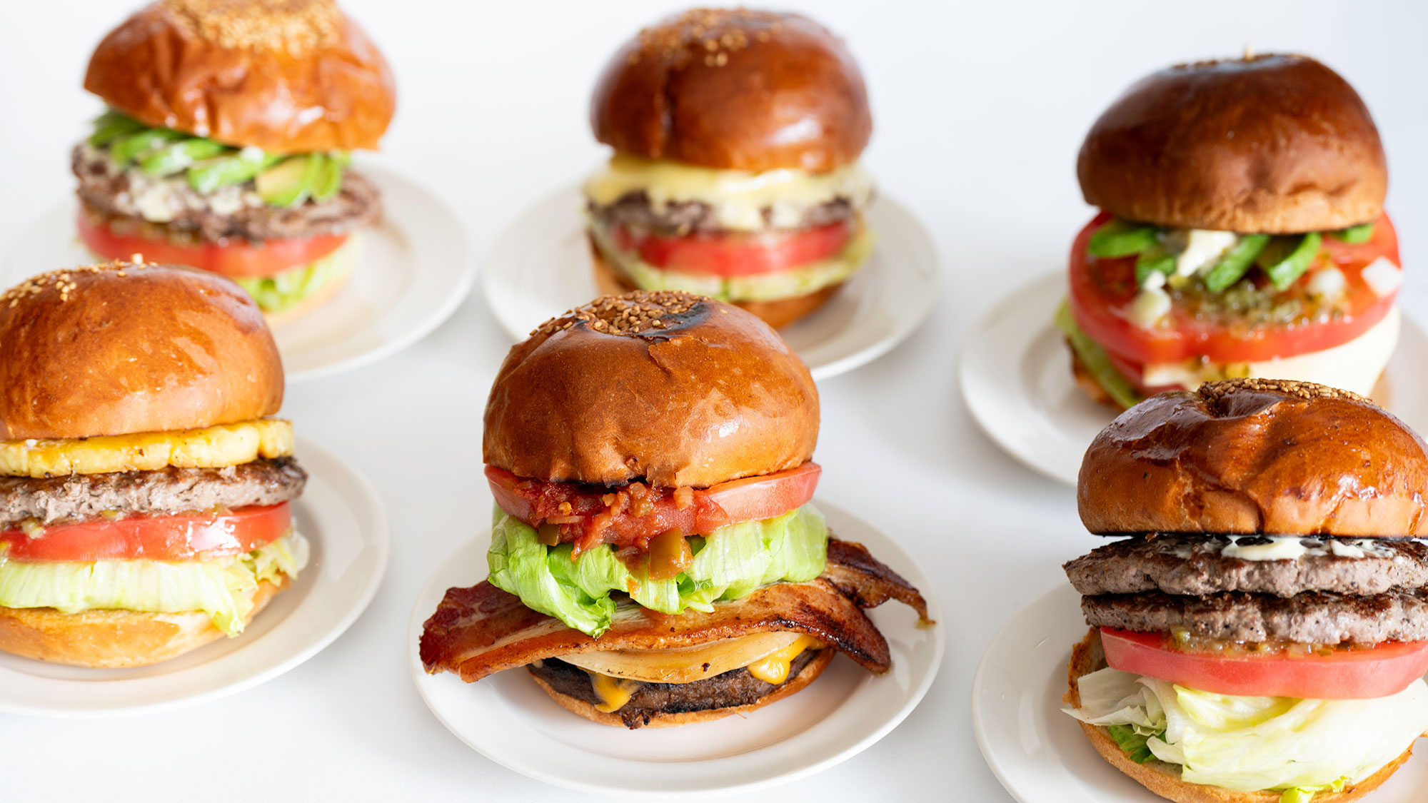 【Aqua Garden Cafe】ボリューム満点のグルメバーガーをメインにご用意