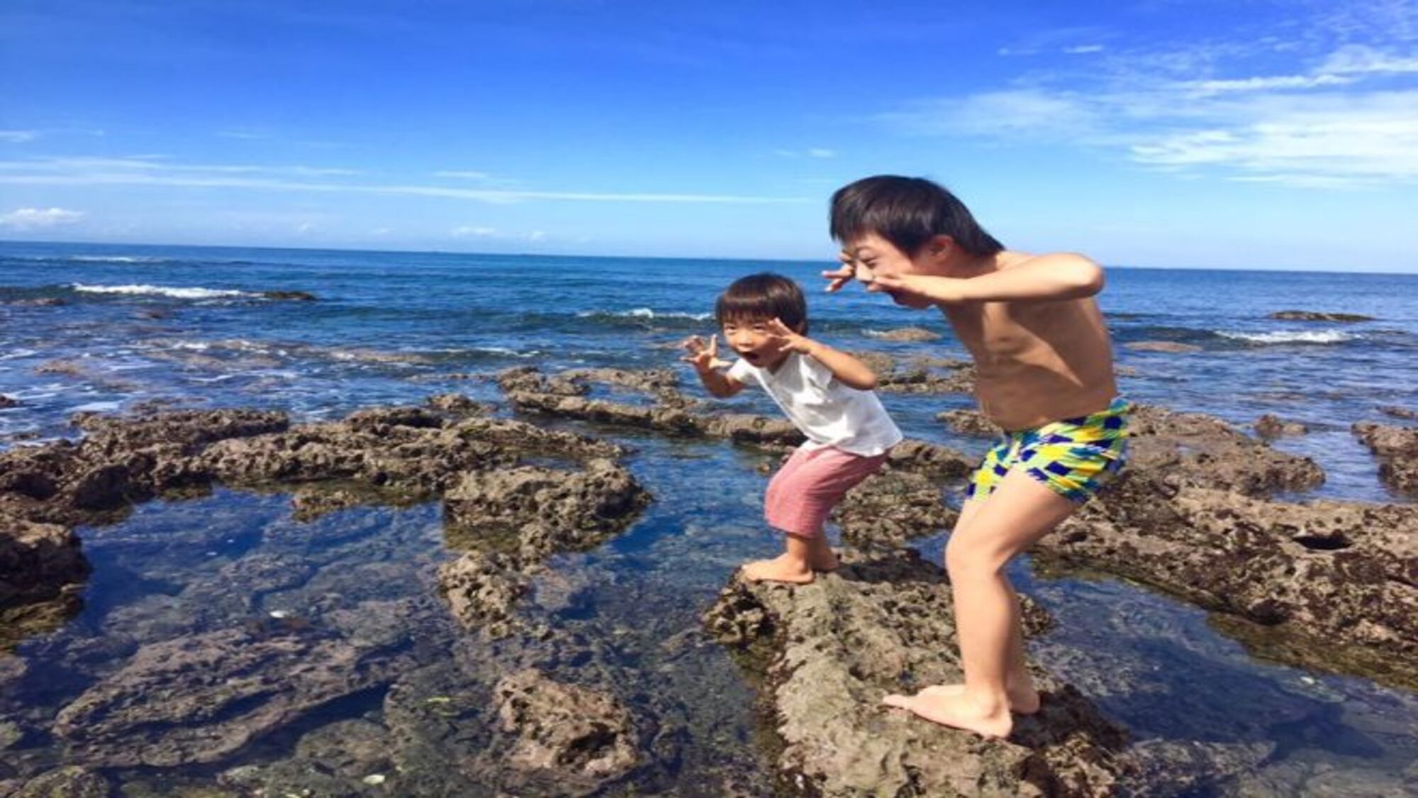 夏の磯浴び