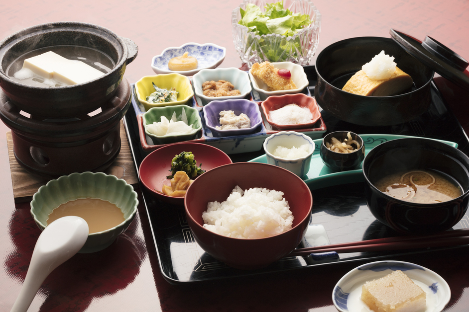 《1泊朝食付・平安亭》掛け流し温泉と半精進風和朝食を満喫　おすすめの和室二間+リビング