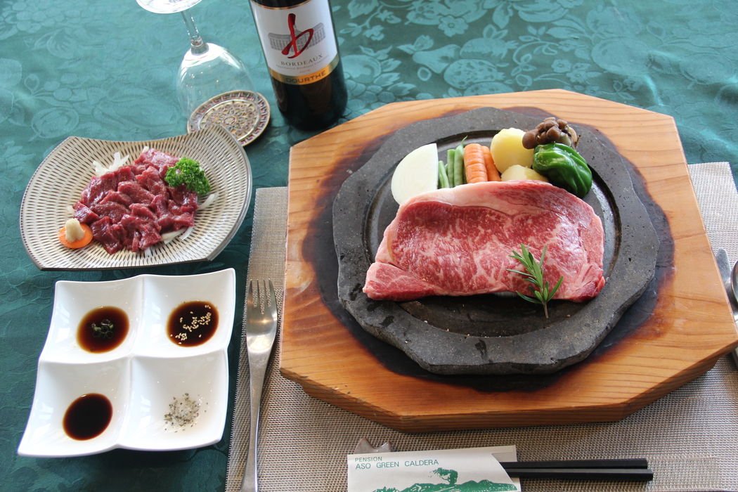 熊本県ブランド牛阿蘇の『あか牛』溶岩焼き（大判）ステーキ　２００グラムコース２食付き