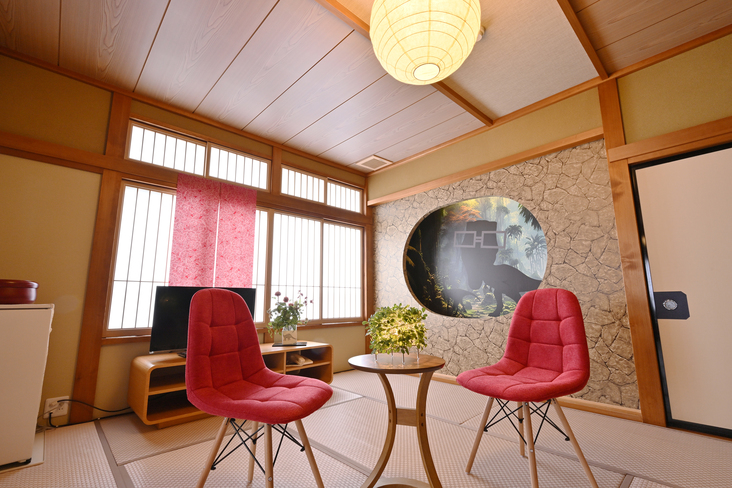 Fukuiルーム20畳（新種恐竜&times;メガネ）