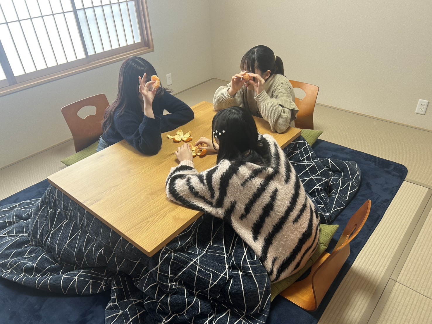 こたつで女子会