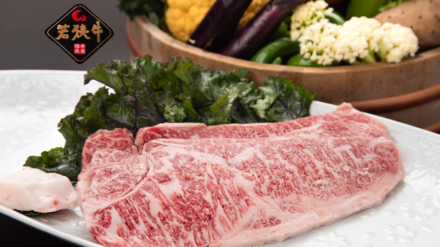 【夕食一例】肉質が細やかでお肉の甘みを感じられる＜若狭牛のステーキ＞
