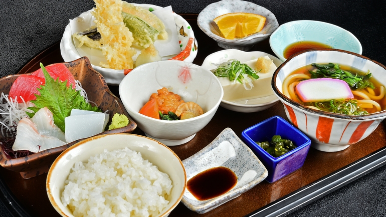 ☆三河湾の旬のお刺身や天ぷらが並ぶ☆【美波御膳の夕食付】プラン［2食付］【添い寝無料】 