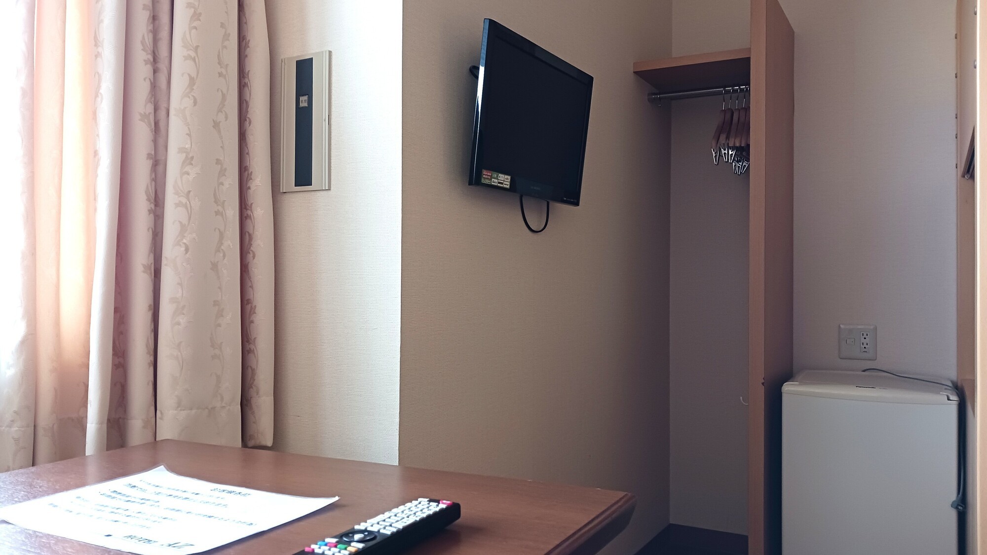 二段ベッド3名　テレビ