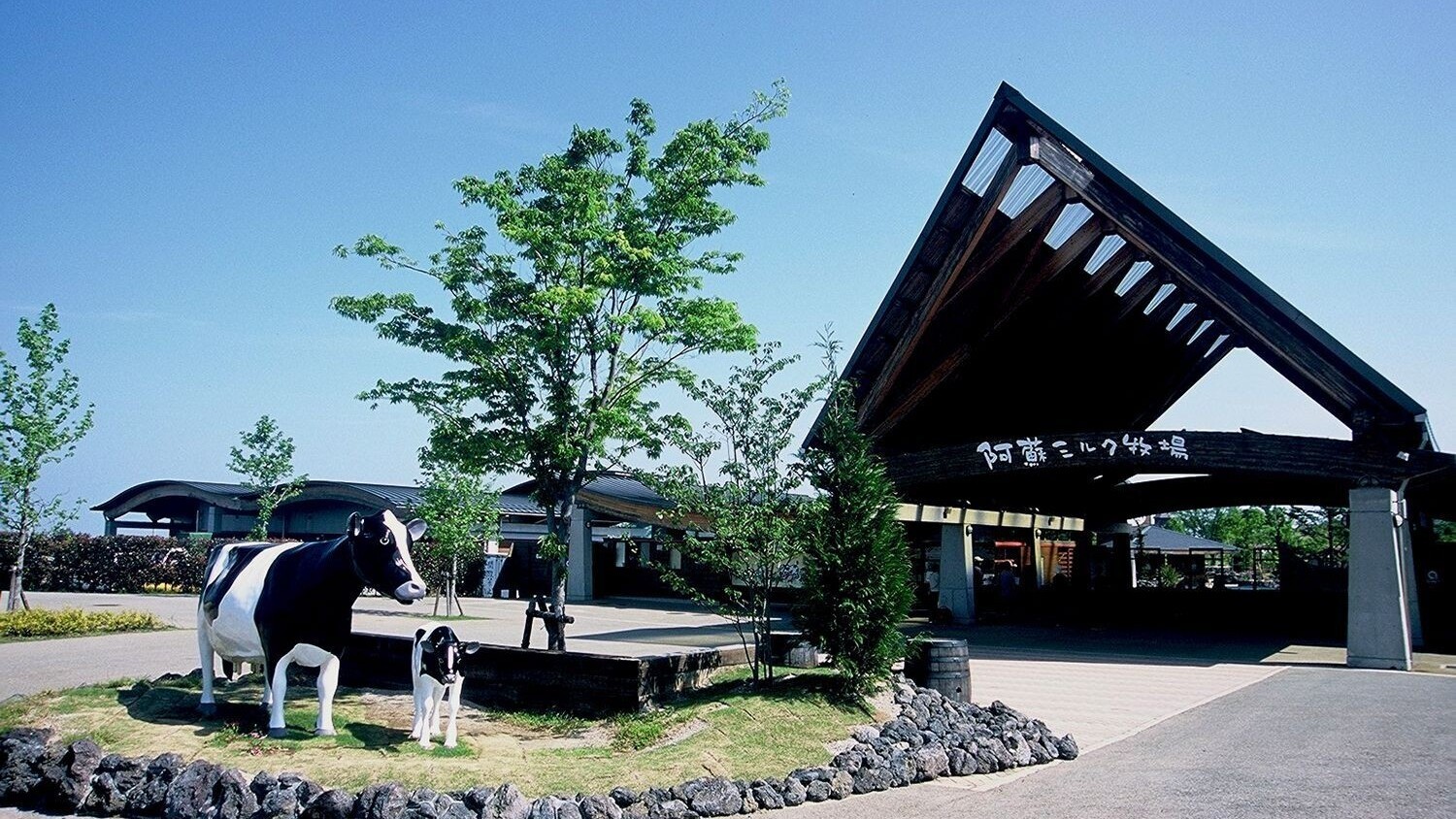 らくのうマザーズ　阿蘇ミルク牧場 02