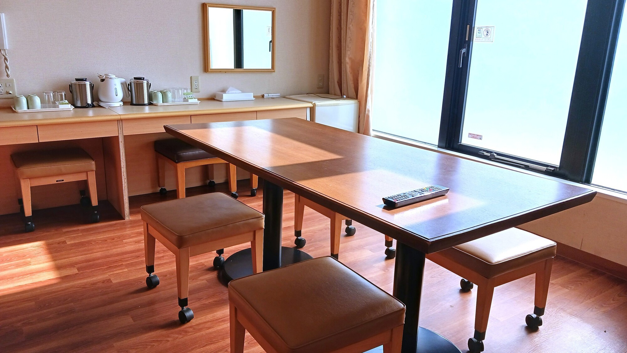 2段ベッド8名　テーブル