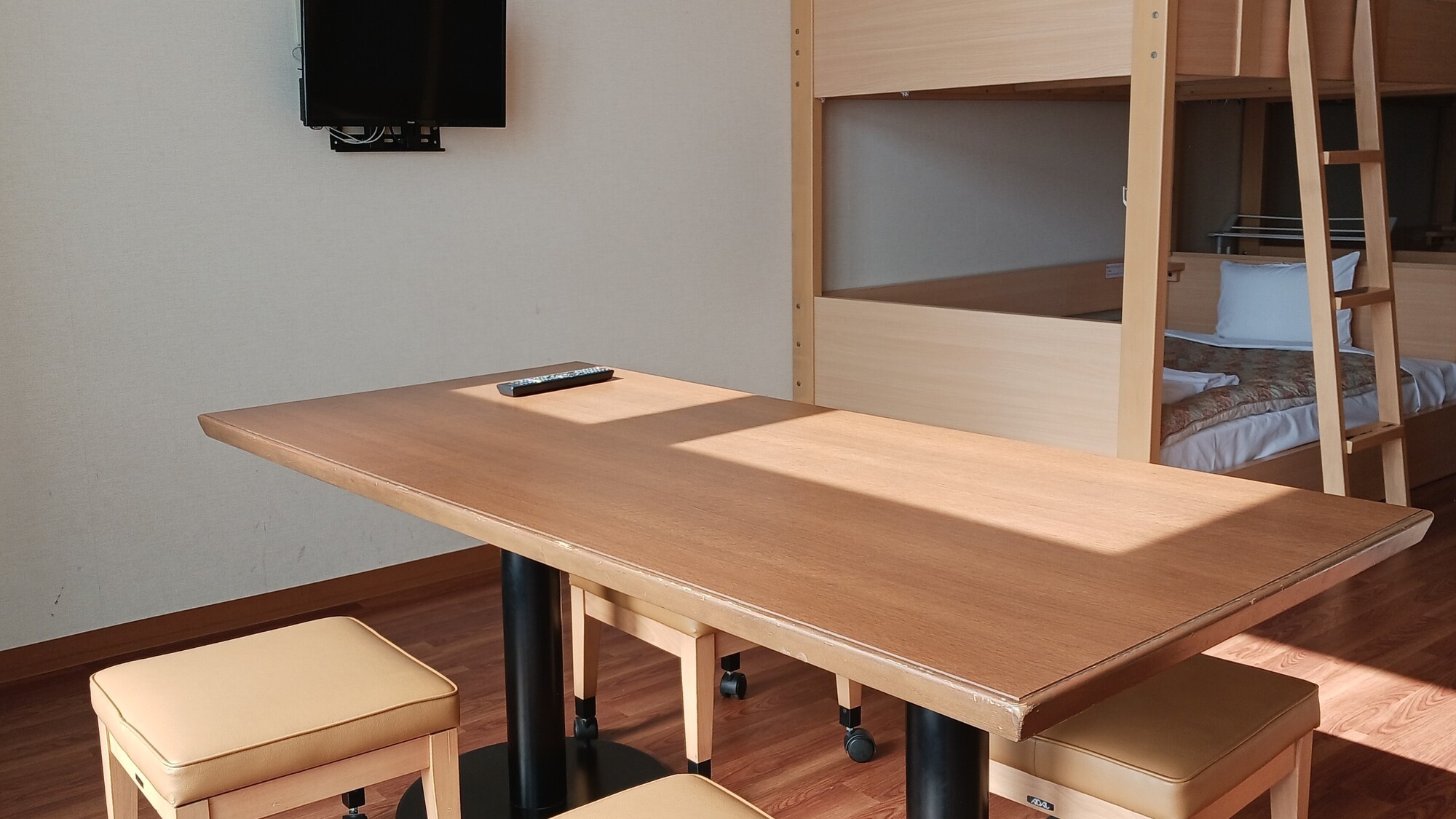 2段ベッド8名　テレビ