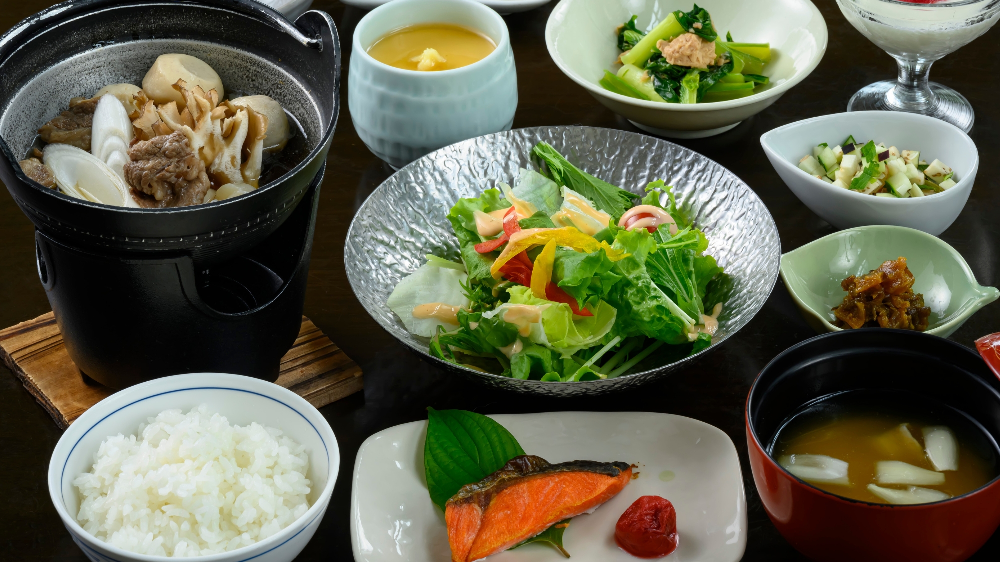 【夏のご朝食】山形の郷土料理やおいしいつや姫のごはんをお召し上がりください。※写真はイメージです