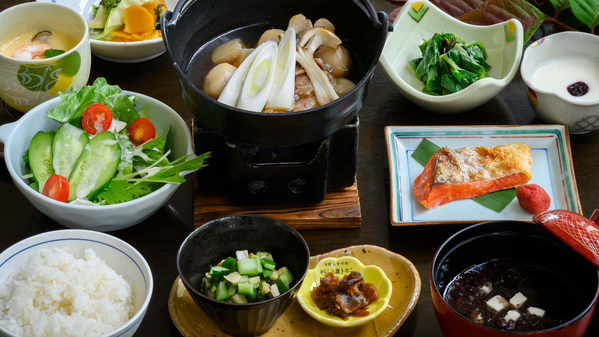 【ご朝食一例】「芋煮鍋」「だし」など、山形の郷土料理をお召し上がりください。