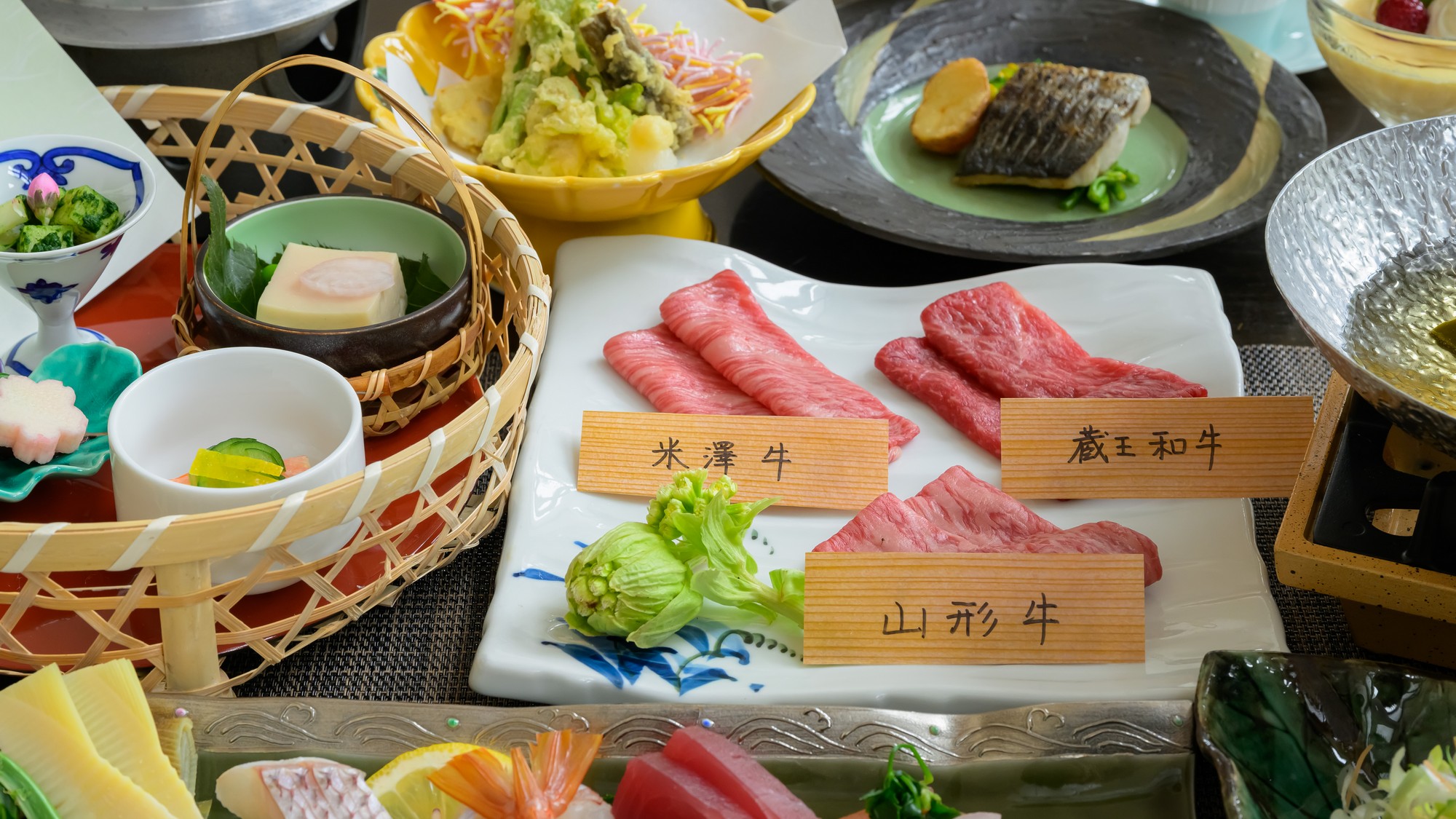 【創業35周年記念】米沢牛・山形牛・蔵王牛―地元ブランド牛の贅沢食べ比べをお楽しみください。