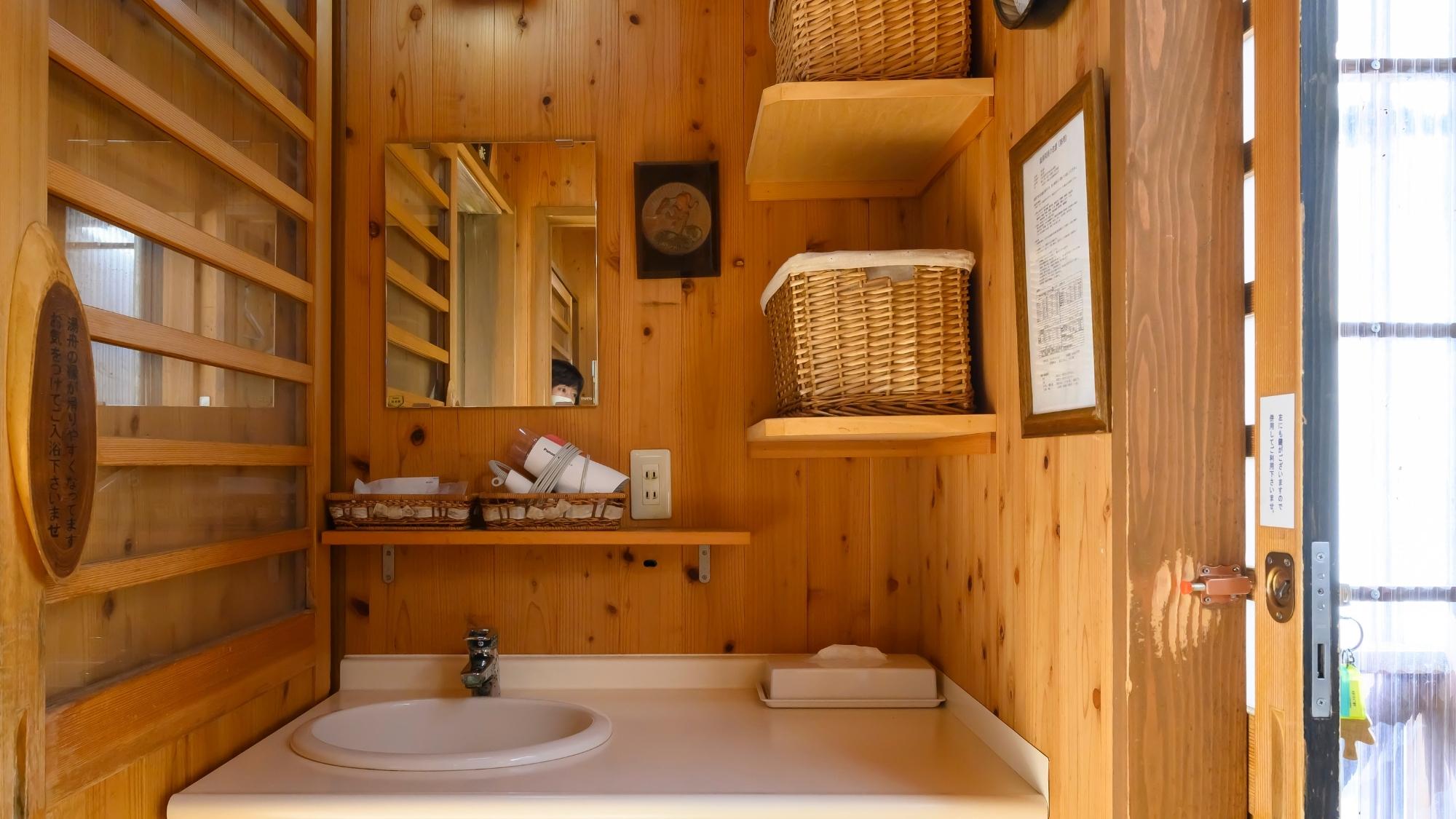 湯上り処も快適にお過ごしいただけるよう整えております。