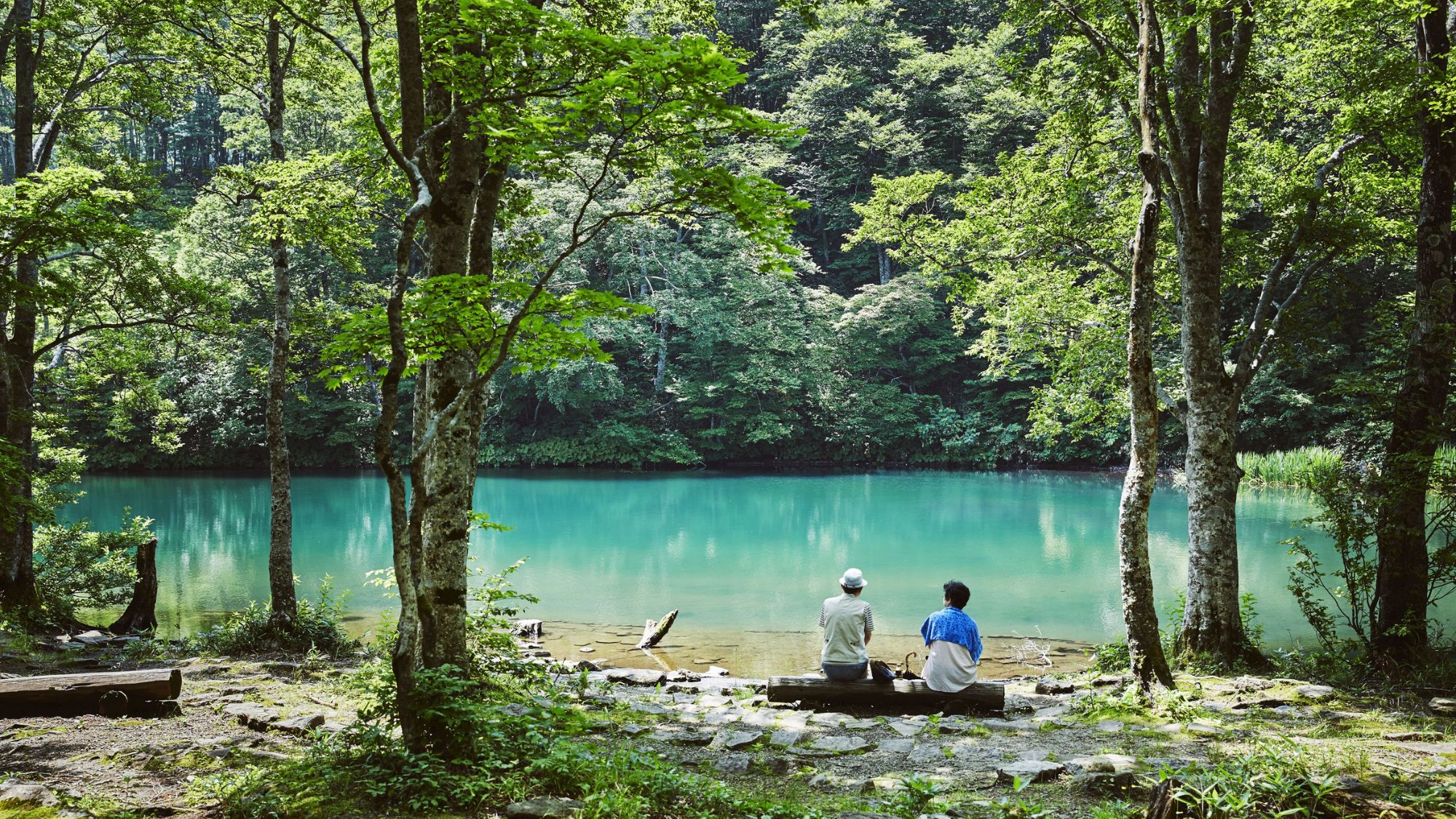 こころ和む蔵王の景勝地「ドッコ沼」でのんびり過ごすリラックスしたひとときを。