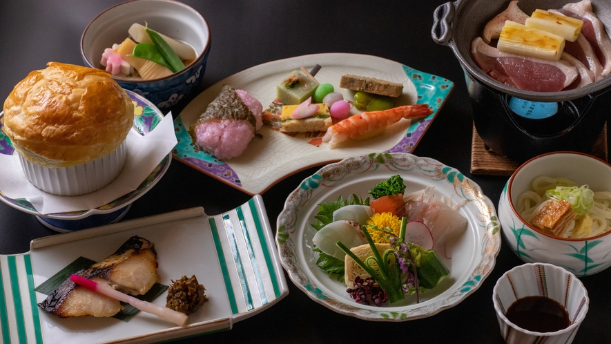 春のお夕食（一例）季節の食材で優しいお味のお夕食です。特製ビーフシチューパイ包みもどうぞ。