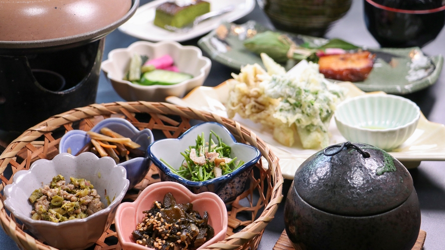 温泉でほっこり和む【女将の里山料理】【2食付】新潟の里山の恵みと自然を満喫♪