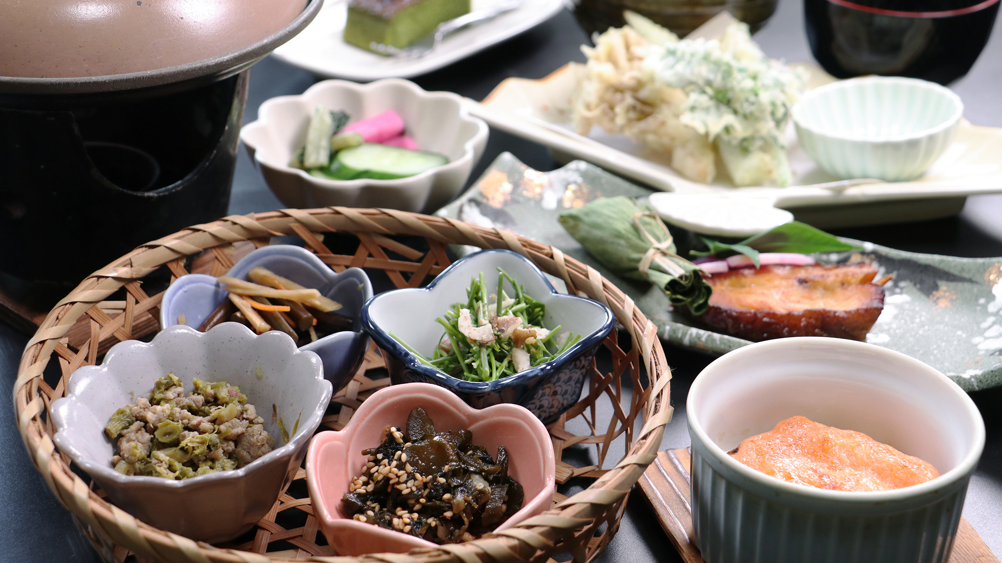 #里山料理　山里ならではの味覚を丁寧に仕上げた、手づくりの逸品です