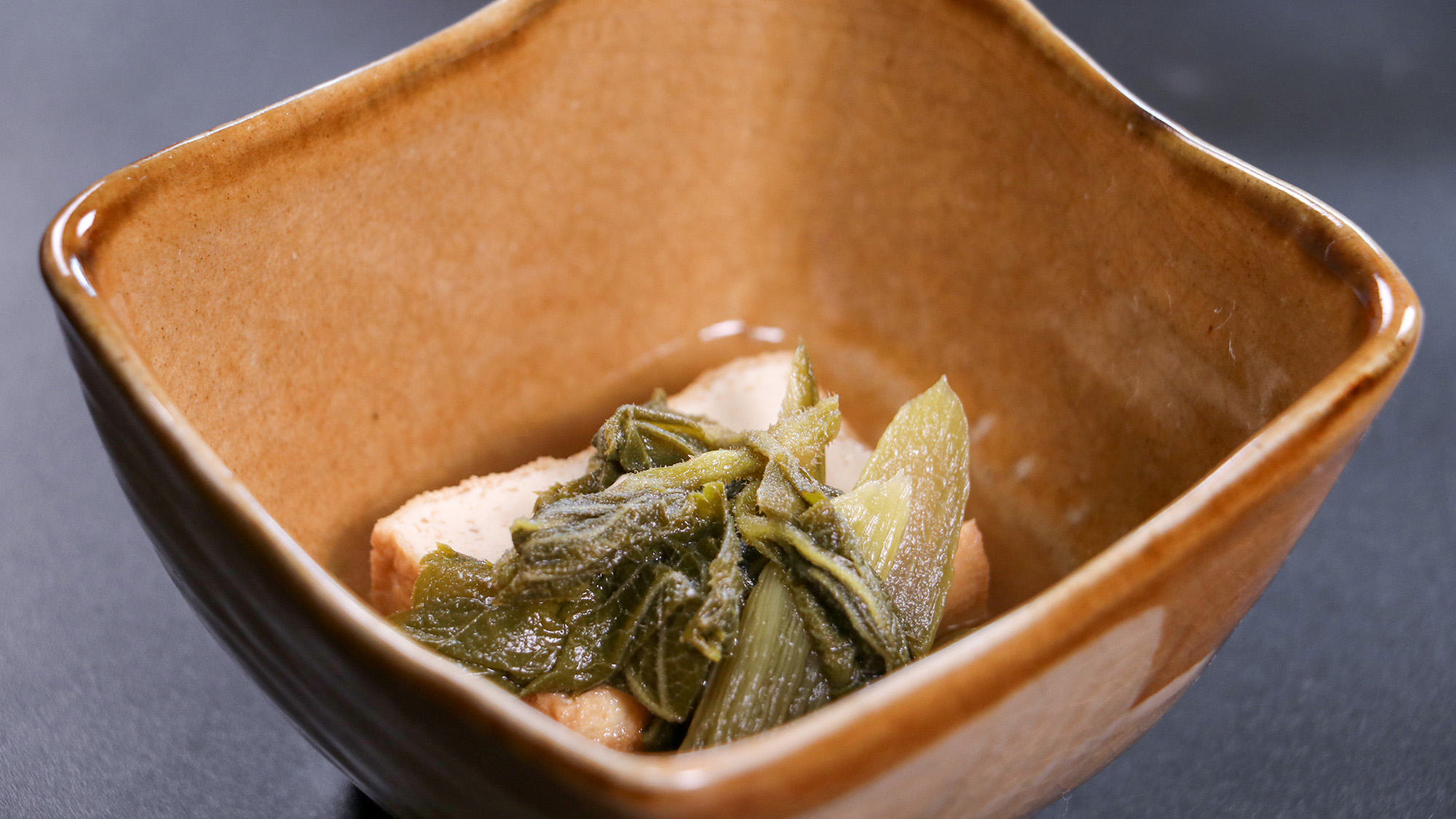 #ご夕食一例　出汁をしっかり含ませた油揚げは、しみじみ美味しい田舎の味です