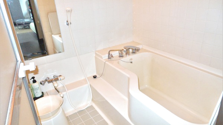 ・ツインルーム [2階]一例　客室風呂にも温泉供給（18～24時）