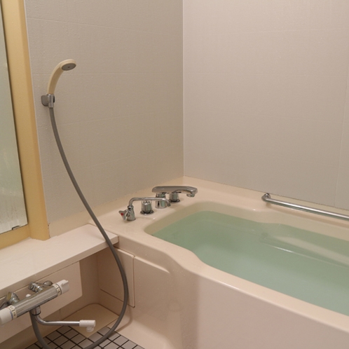 *客室バスルーム／お部屋の内風呂も天然温泉！