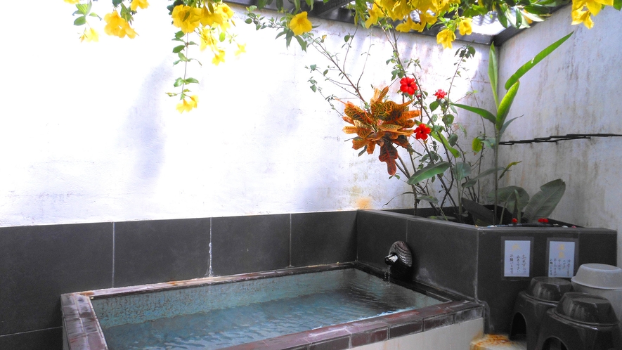・貸切天然温泉の家族風呂 (無料)