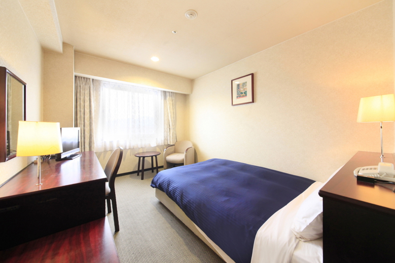 スーペリアシングル19平米（140センチ幅ダブルベッド）