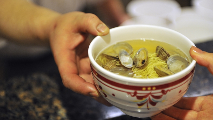 **【ディナーバイキング（一例）】ご当地名物あさりラーメンもご用意しております。