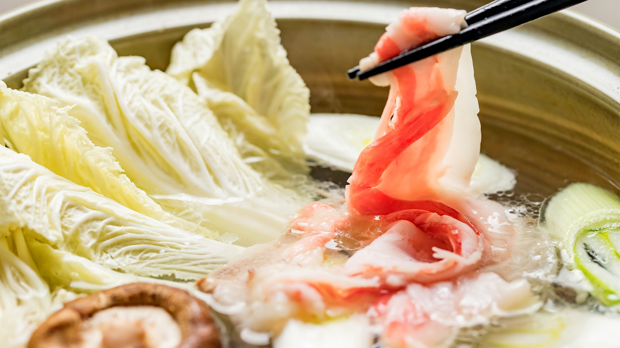 【六段重×名物しゃぶしゃぶ】静岡茶出汁と天然わさびで味わう三種ブランド肉しゃぶしゃぶ鍋