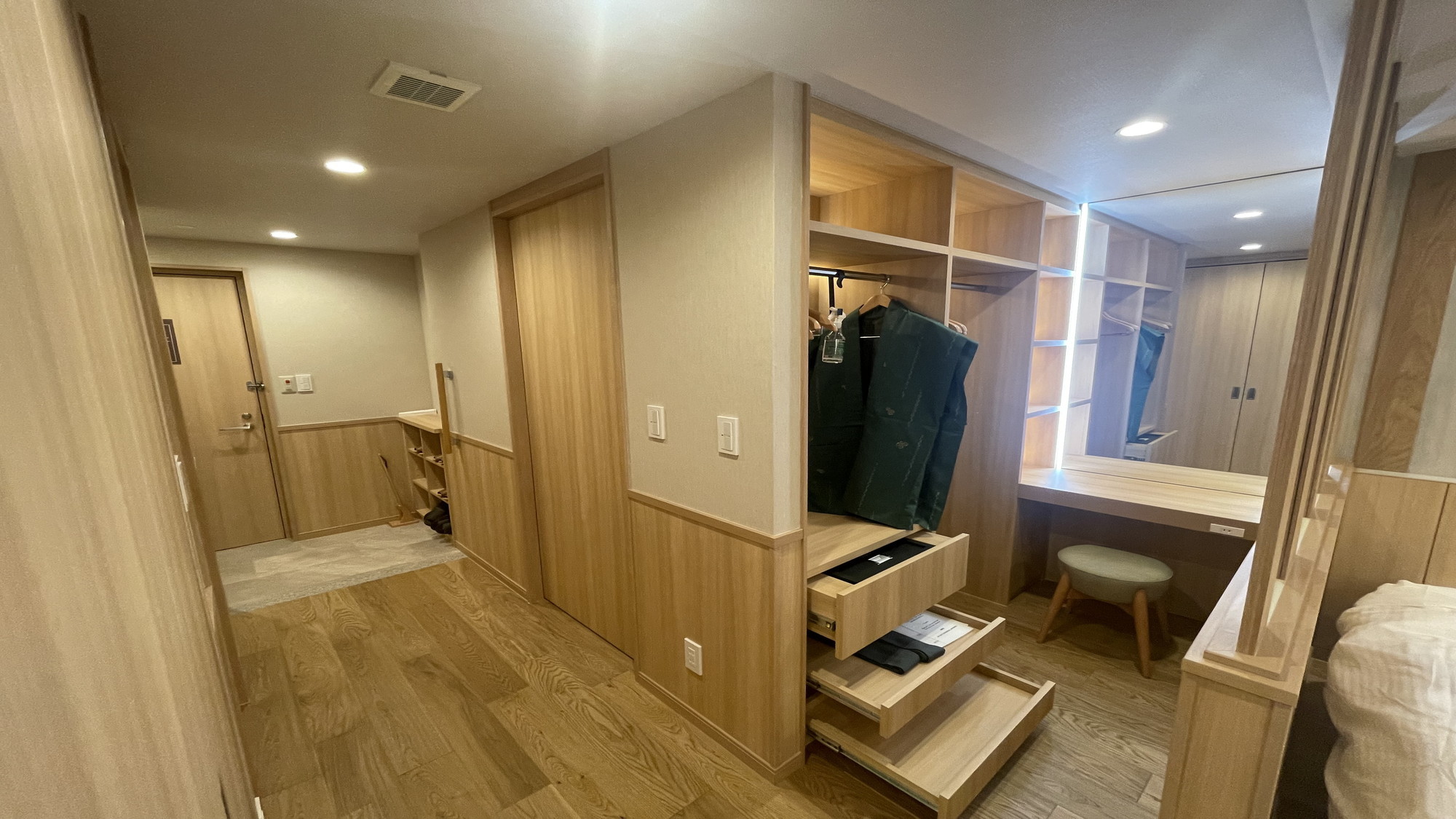 2025年11月8日リニューアルオープン。バリアフリールーム（クローゼット）室内も車椅子OK☆