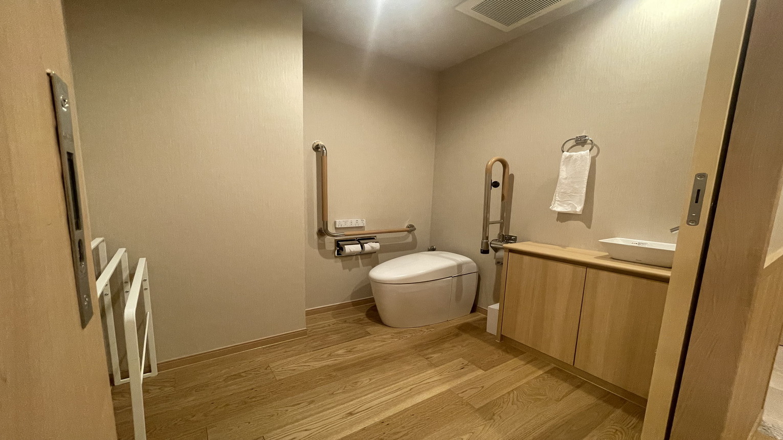 2025年11月8日リニューアルオープン。バリアフリールーム（トイレ）室内も車椅子OK☆