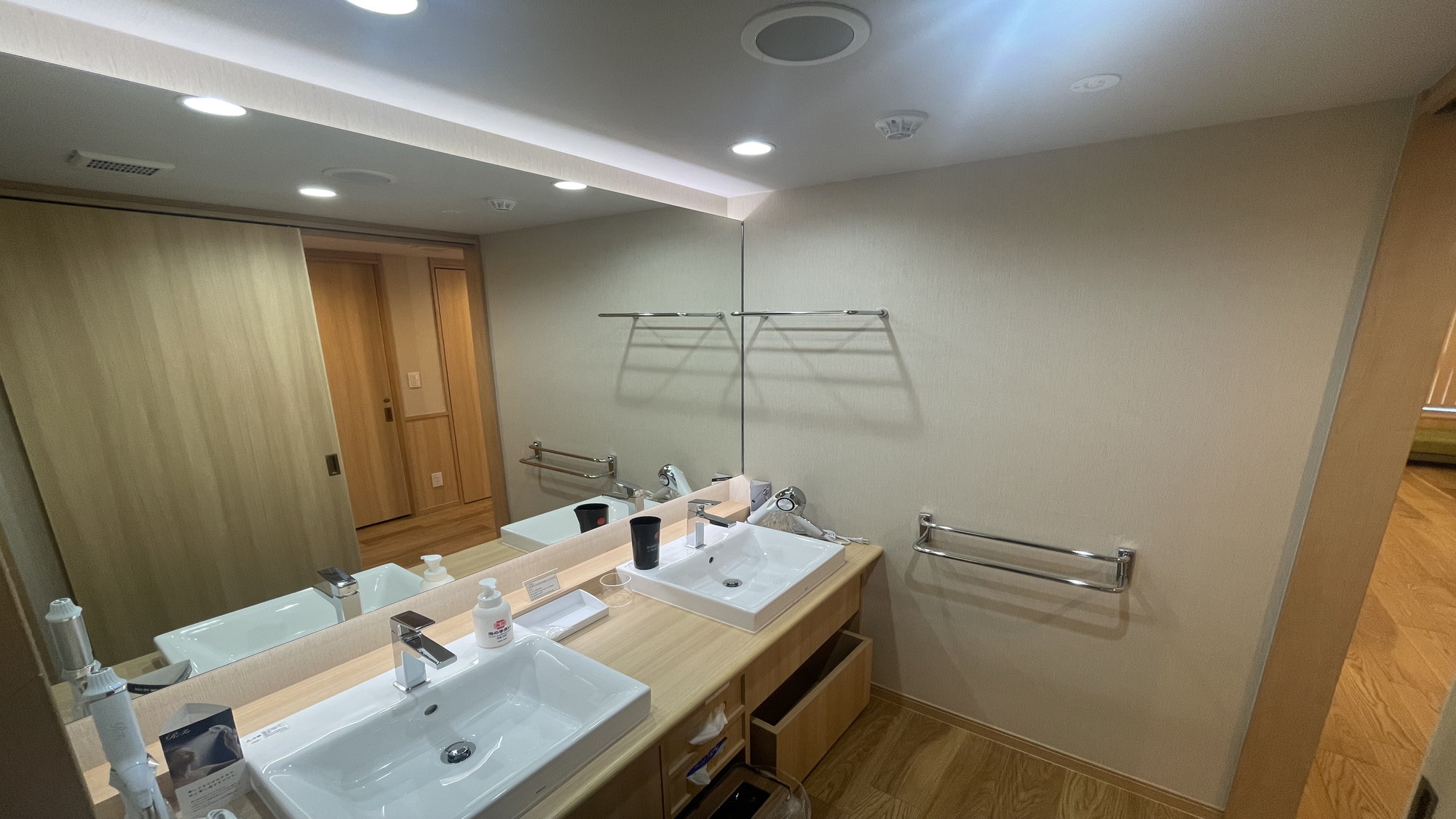 2025年11月8日リニューアルオープン。バリアフリールーム（洗面所）室内も車椅子OK☆