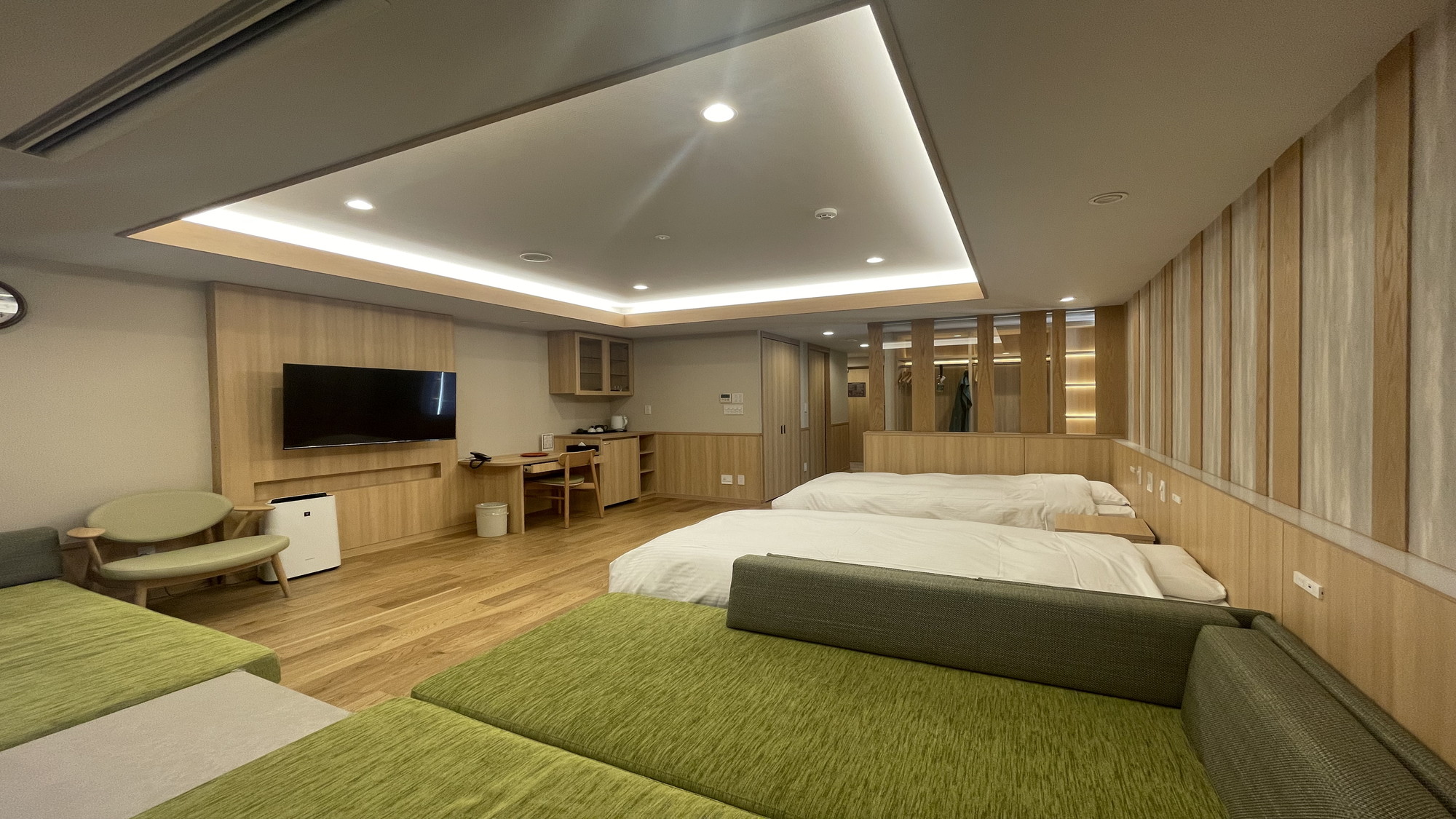 2025年11月8日リニューアルオープン。バリアフリールーム（室内全景）室内も車椅子OK☆