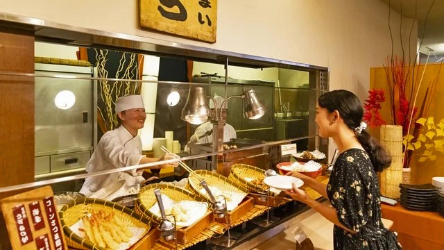 揚げたてをどうぞ。天婦羅コーナー