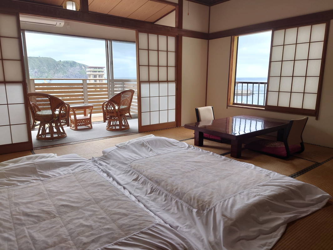 海を望むウッドデッキ付き和室（3階）
