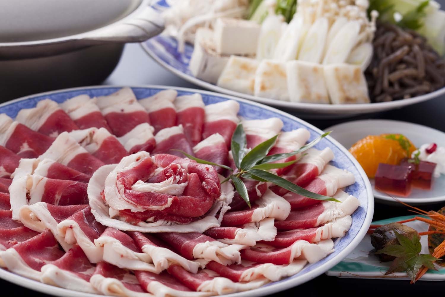 【山水館名物鍋】先代女将の特製胡麻味噌出汁“島根県産　天然猪肉　ぼたん鍋”