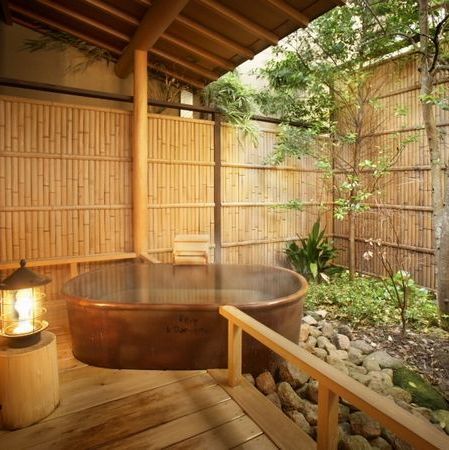 Phòng khách tầng 1 có bồn tắm ngoài trời [Sawawarabi] Bồn tắm ngoài trời