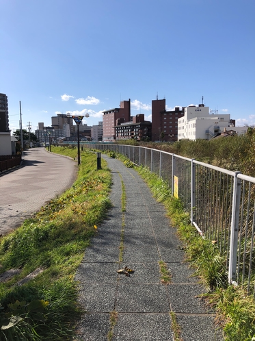 当館横にある河川敷♪