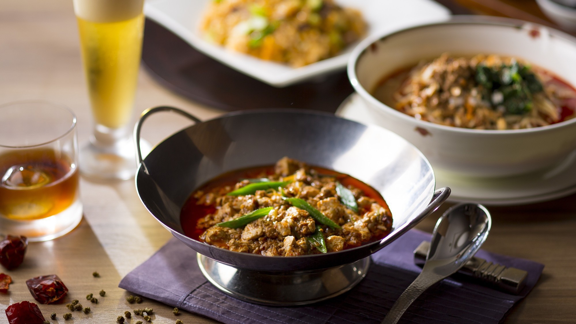 【開業40周年記念】グルメもステイも満喫！お一人様4，000円分の館内レストラン利用券付き〜素泊り〜