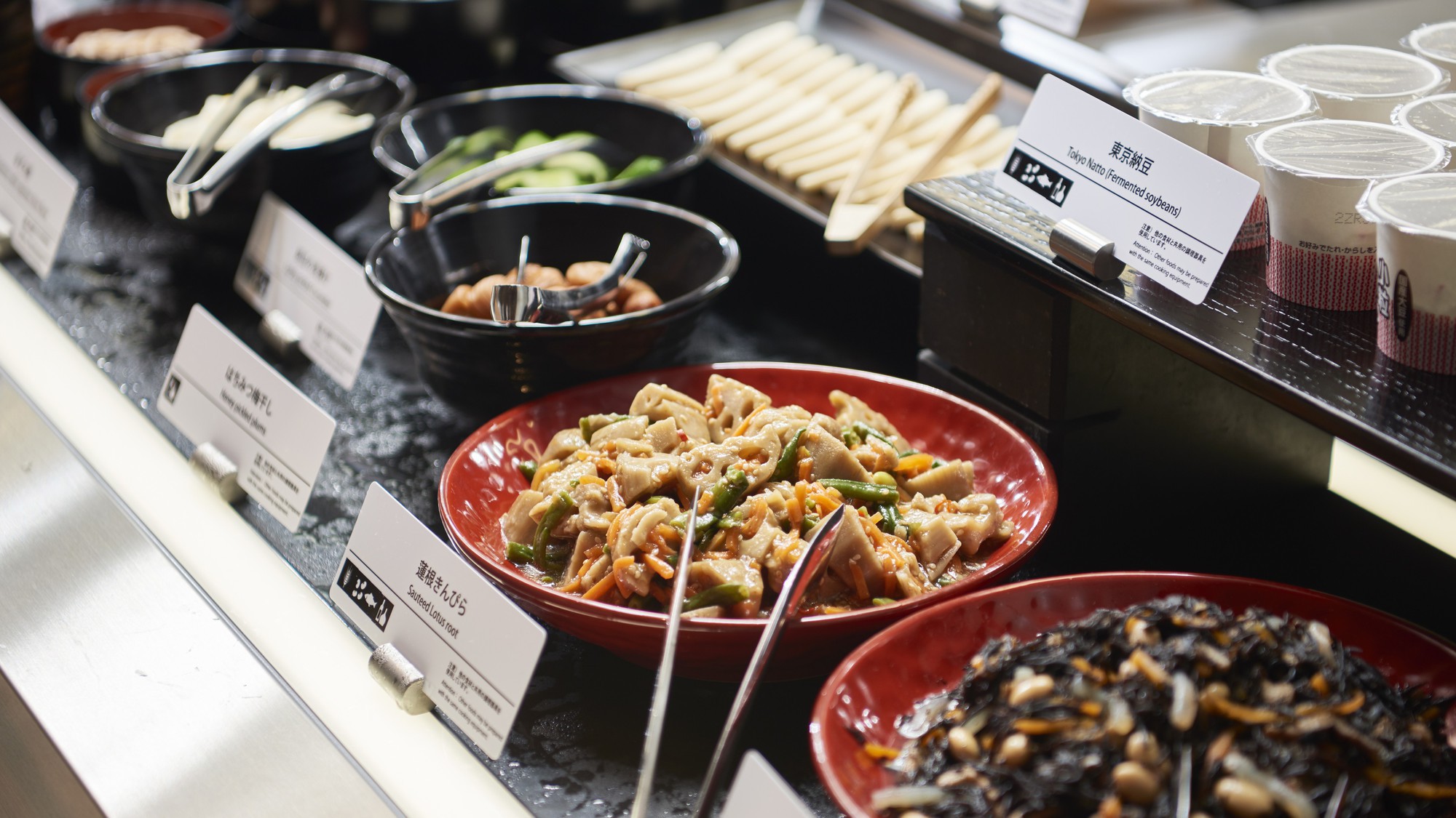 朝食ビュッフェ　和食煮物など