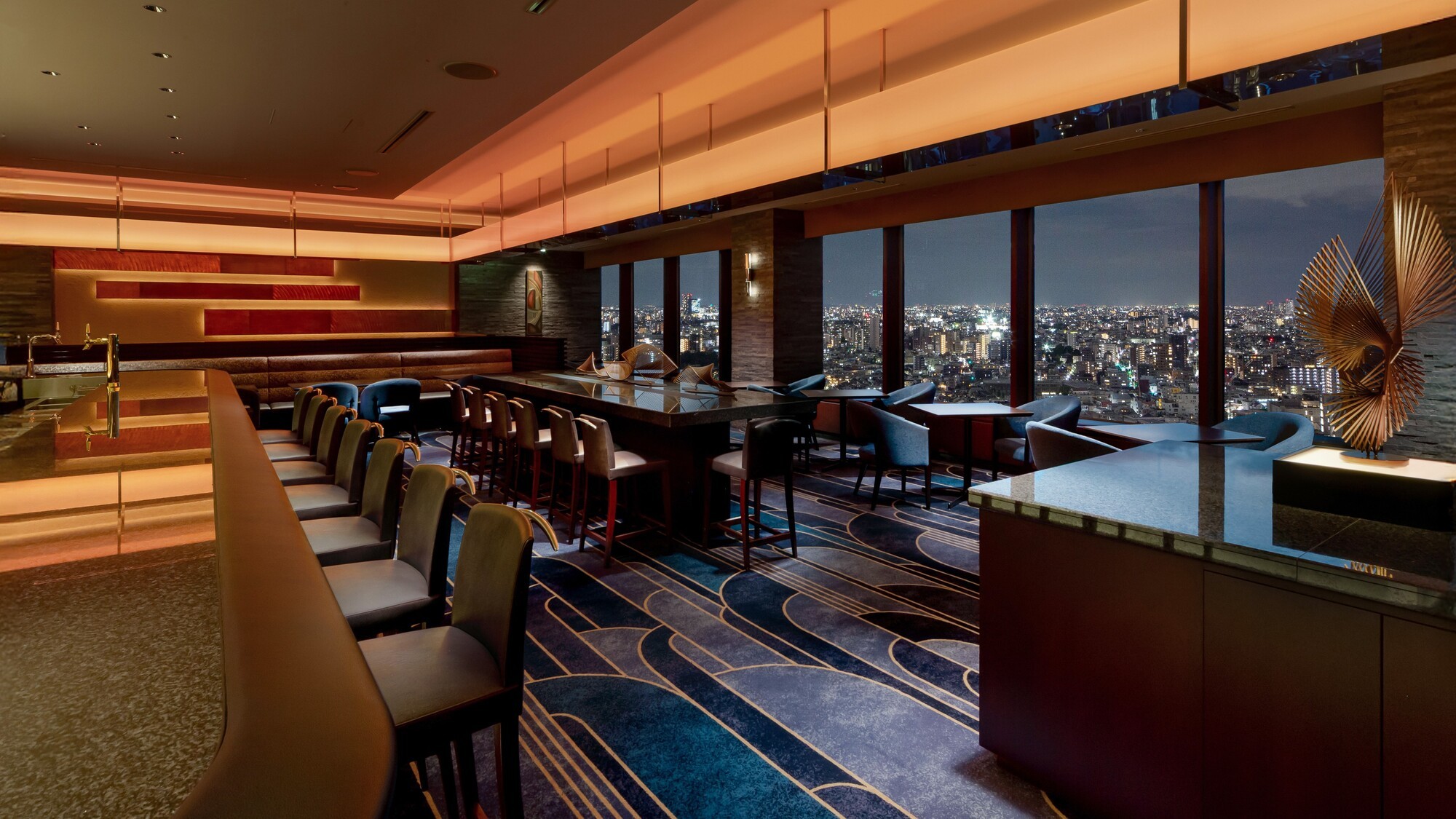 ダイニング＆バー「オーヴェスト」