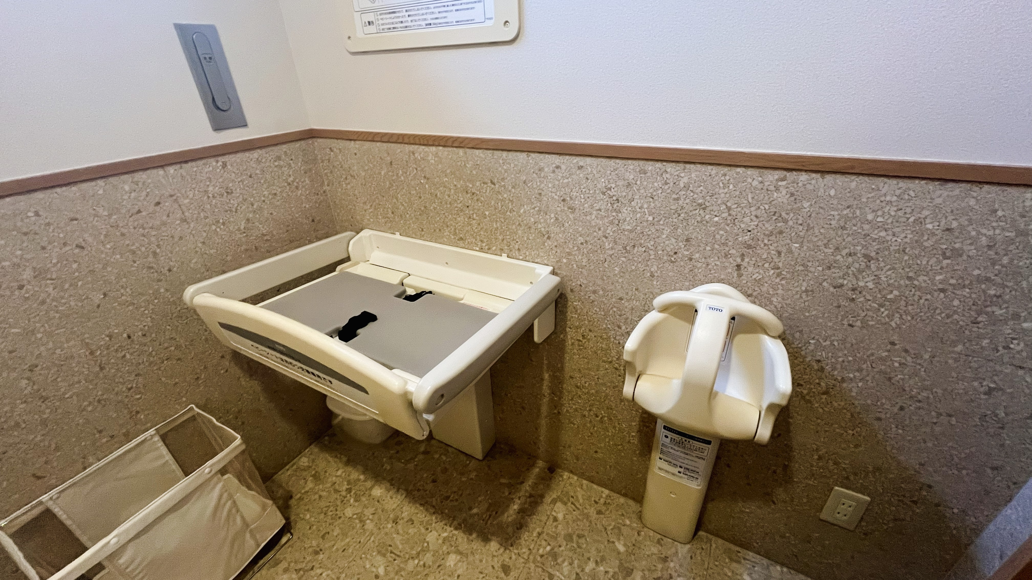 赤ちゃんおむつ交換用スペース