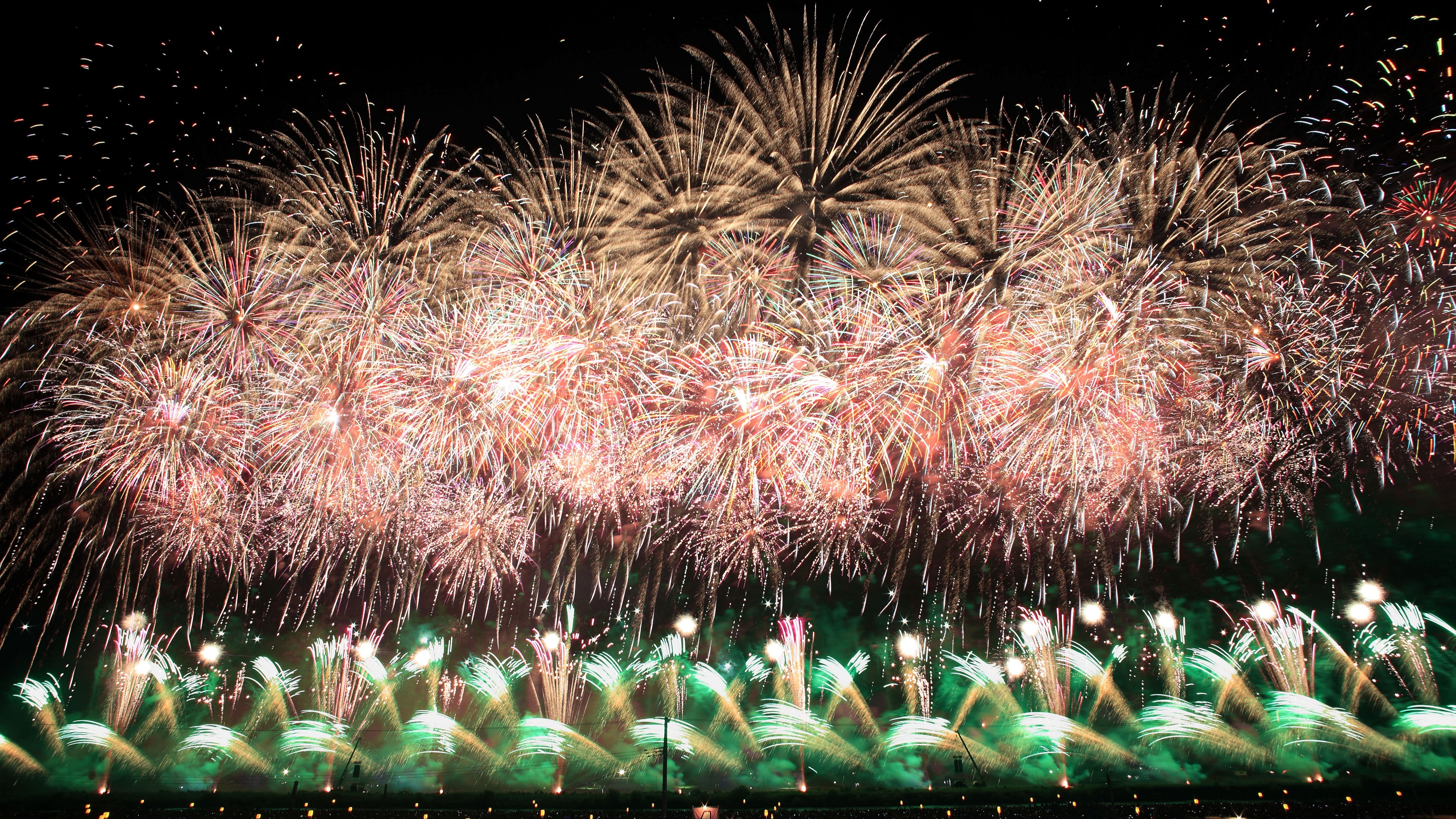 大仙市　大曲の花火(8月下旬)