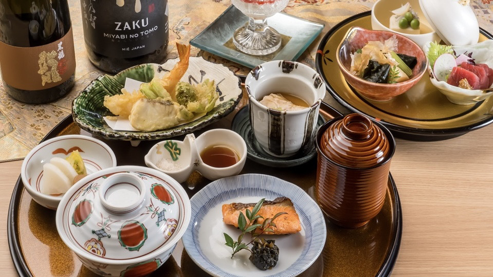 【宵御膳】日本料理「隨縁亭」の天麩羅、焼魚やお造り等をお膳スタイルで（一泊二食付）