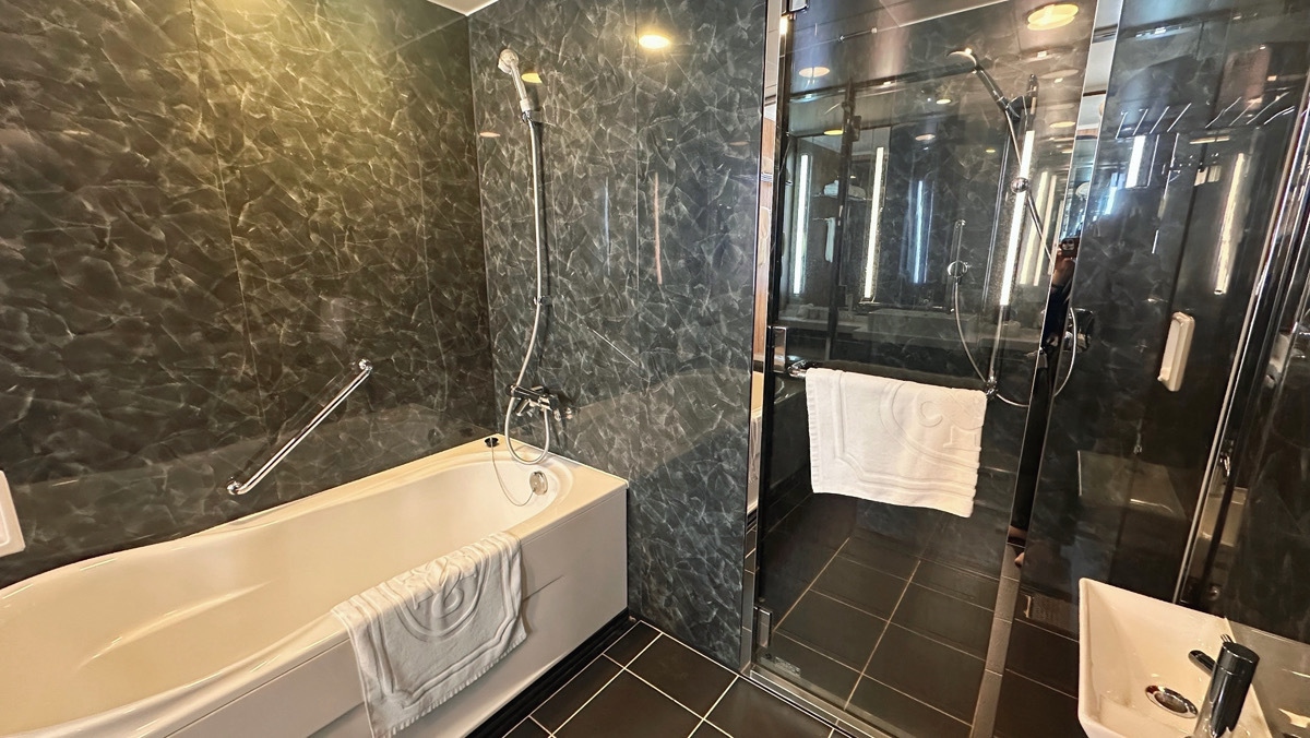 【ラグジュアリーツイン】バスルーム