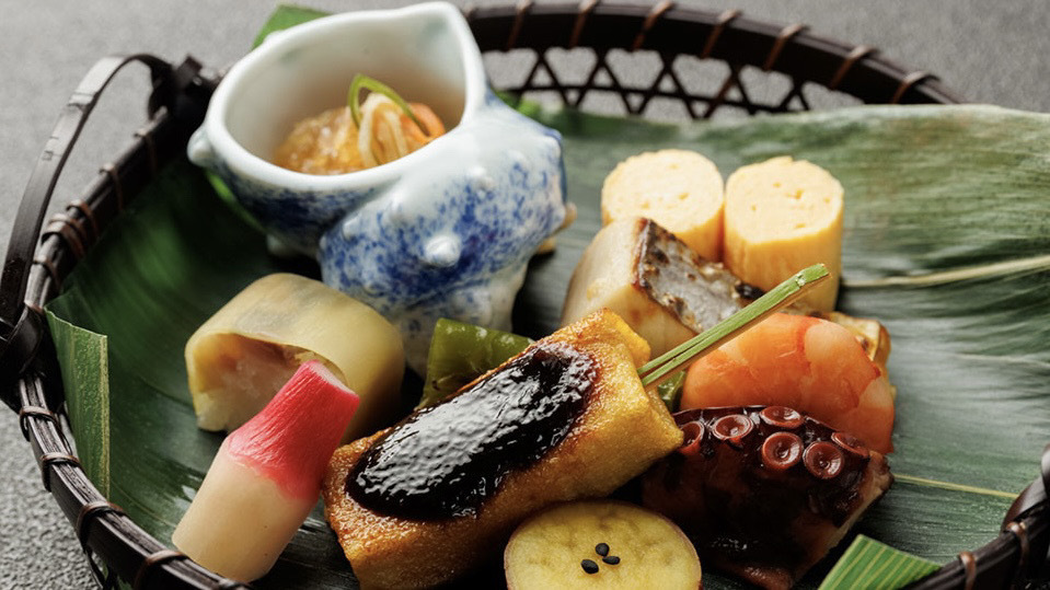 【宵御膳】日本料理「隨縁亭」の天麩羅、焼魚やお造り等をお膳スタイルで（一泊二食付）